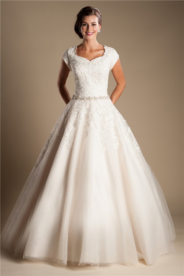 Modest Ball Gown Sweetheart Cap Sleeve Lace Tulle Wedding Dress With Buttons