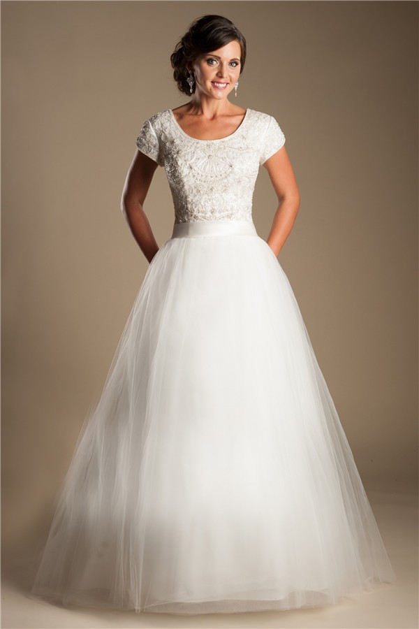 Modest Ball Gown Scoop Neck Short Sleeve Tulle Beaded Wedding Dress 